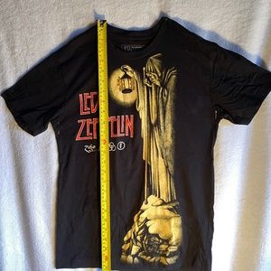 Led Zepplin T-shirt black small 100% cotton yellow graphics